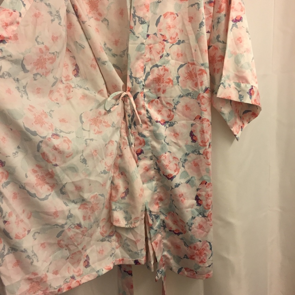 EUC ICING Floral Robe - Picture 4 of 8
